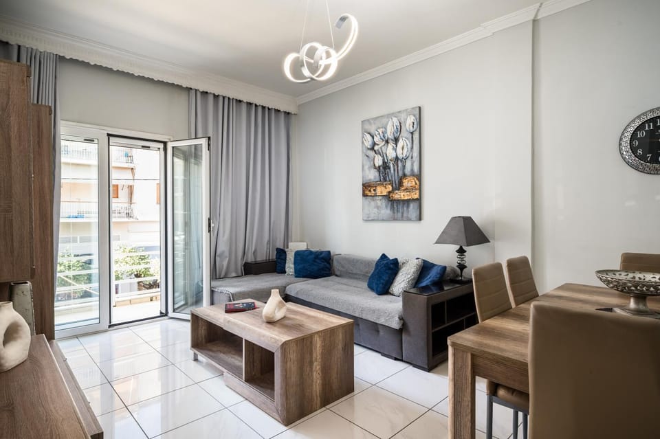 View (from property/room), Living room, Dining area, City view, Street view, air conditioner