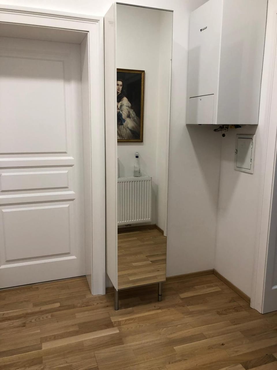 Photo of the whole room, internet