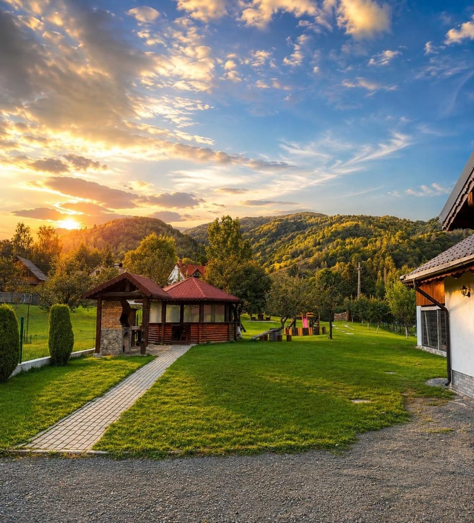 Pensiunea Denisa Stoian Bed and Breakfast in Brașov County