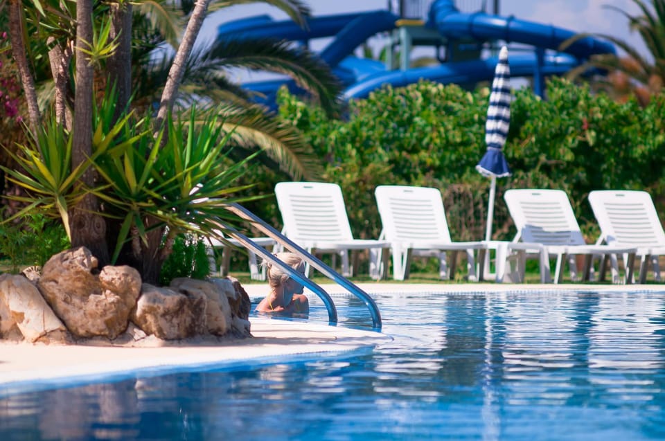 Swimming pool, Swimming pool