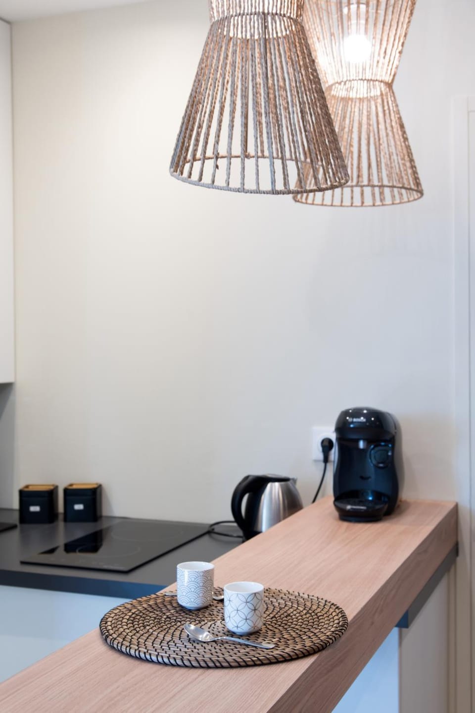 Studio Design Paloma Dark Apartment in Lyon