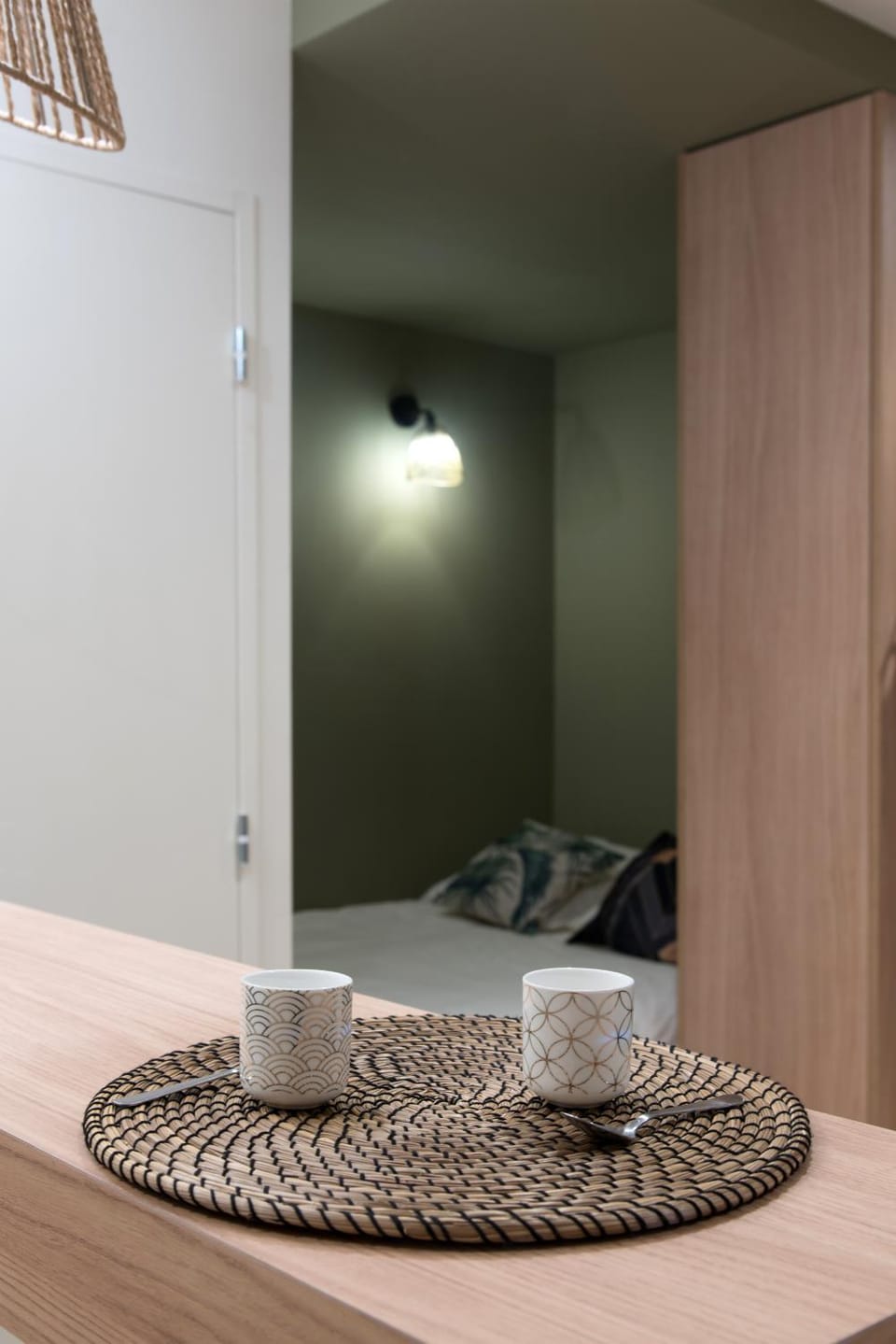Studio Design Paloma Dark Apartment in Lyon