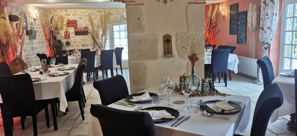 Restaurant/places to eat, Dining area