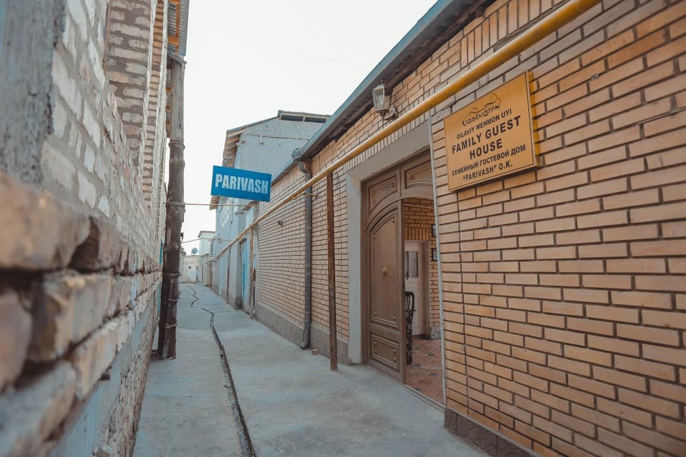 Property building, Facade/entrance, Property logo or sign, Neighbourhood, Street view