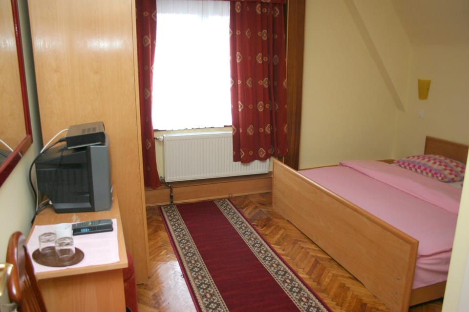 Bed, TV and multimedia