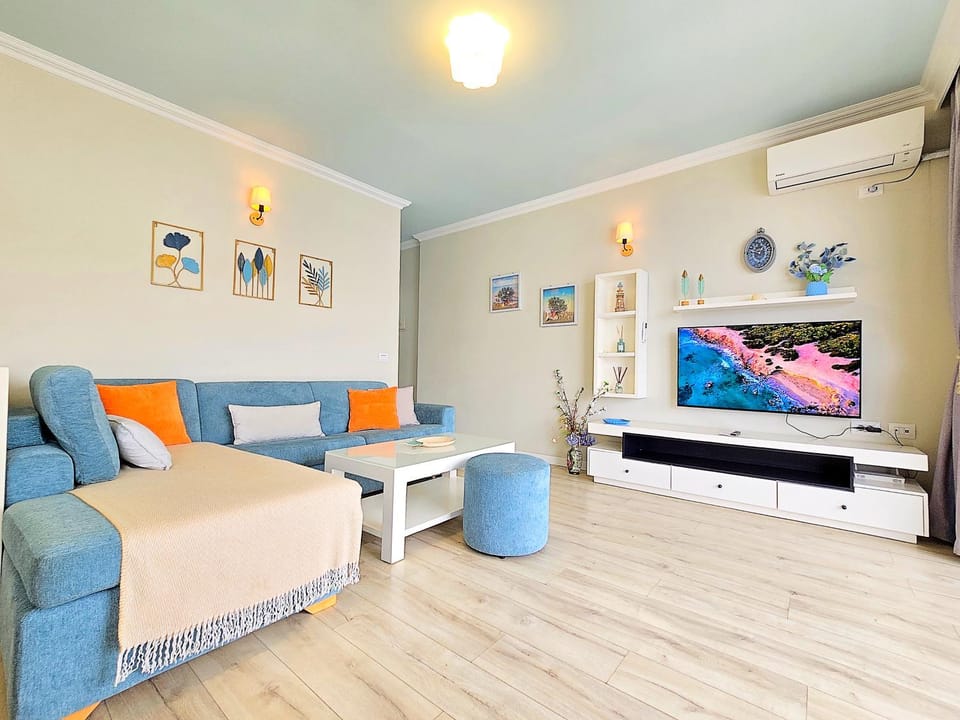 TV and multimedia, Living room, Photo of the whole room, Seating area, air conditioner