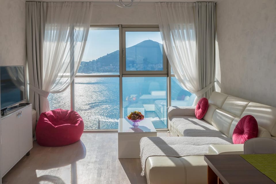 Living room, Sea view