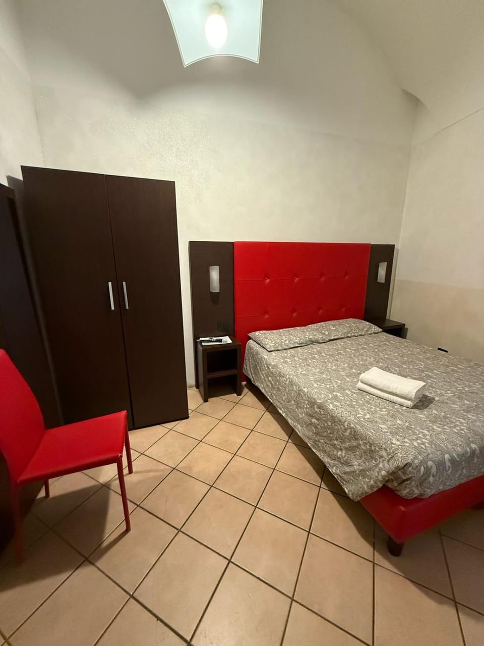 Bed, TV and multimedia, Photo of the whole room, Bedroom, heating, air conditioner