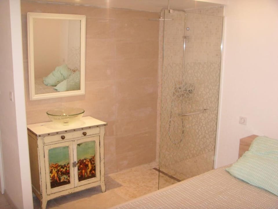 Shower, Photo of the whole room