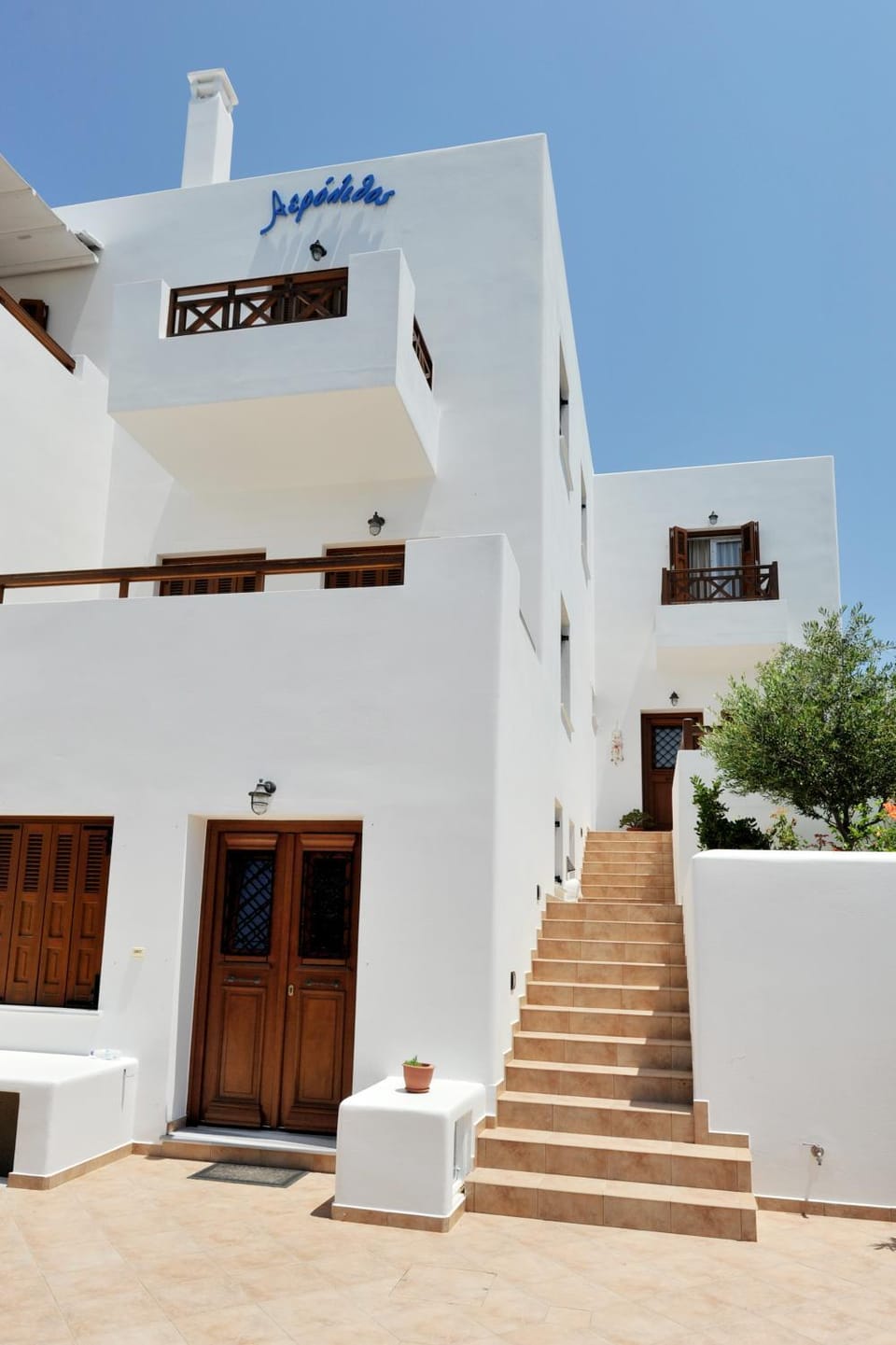 Aerolithos Bed and Breakfast in Milos