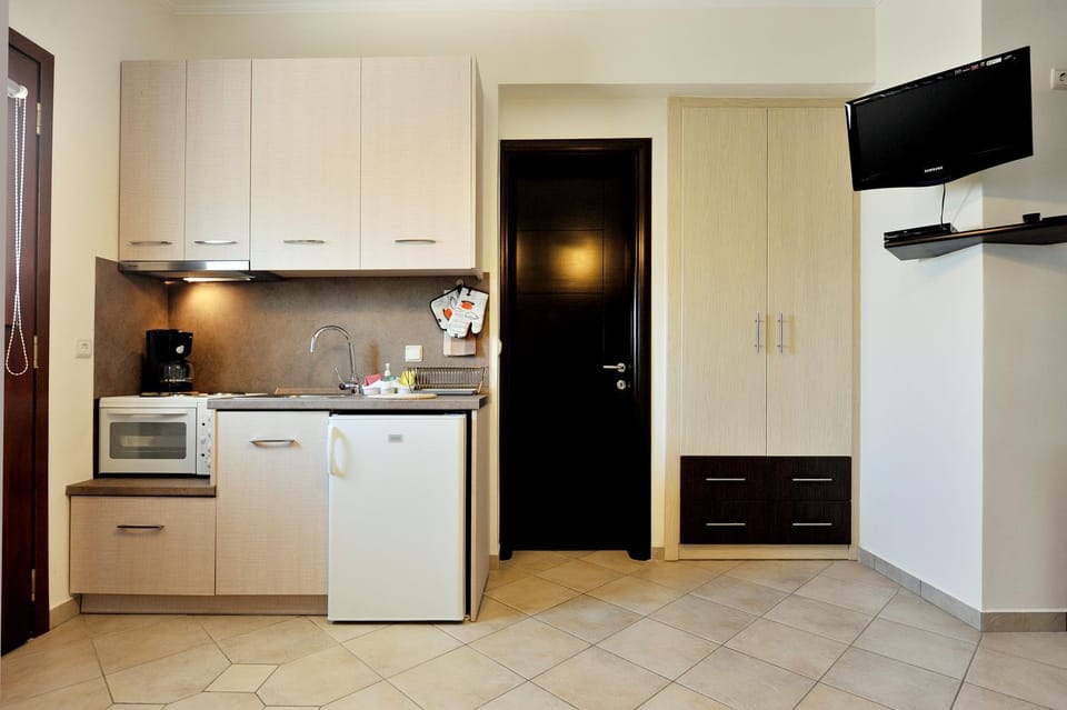 Kitchen or kitchenette, Living room, Dining area, Bedroom