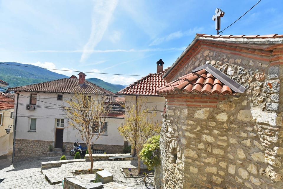 Property building, Nearby landmark, Neighbourhood