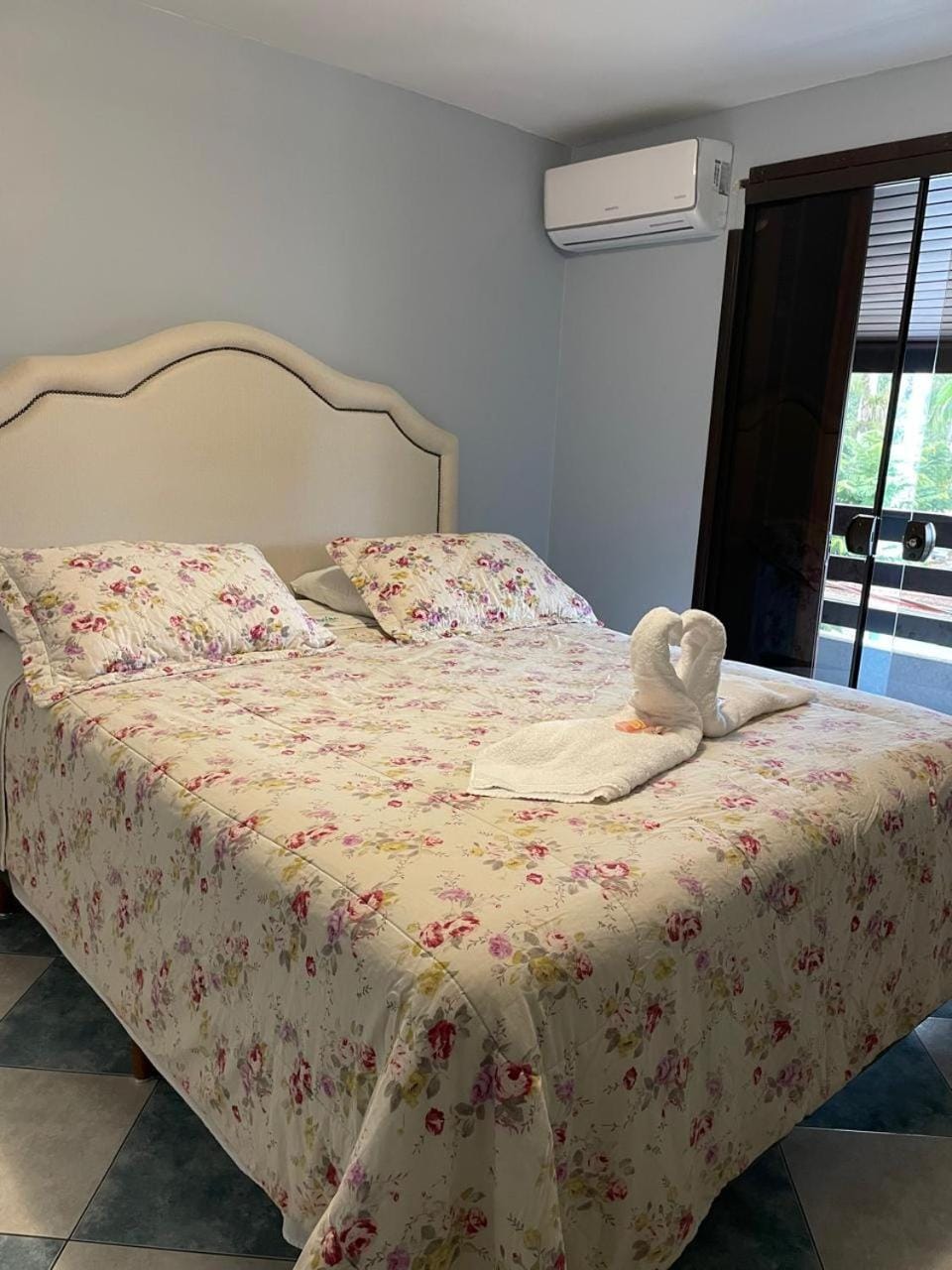 Bed, Photo of the whole room, Bedroom, towels, air conditioner