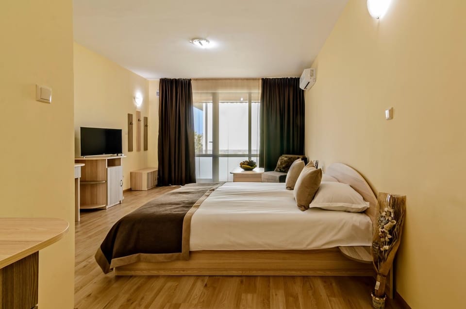 Patio, Bed, BBQ facilities, Garden, Bathroom, Balcony/Terrace, Lobby or reception, Photo of the whole room, Bedroom, Communal kitchen, Garden view, River view, Sea view, Family
