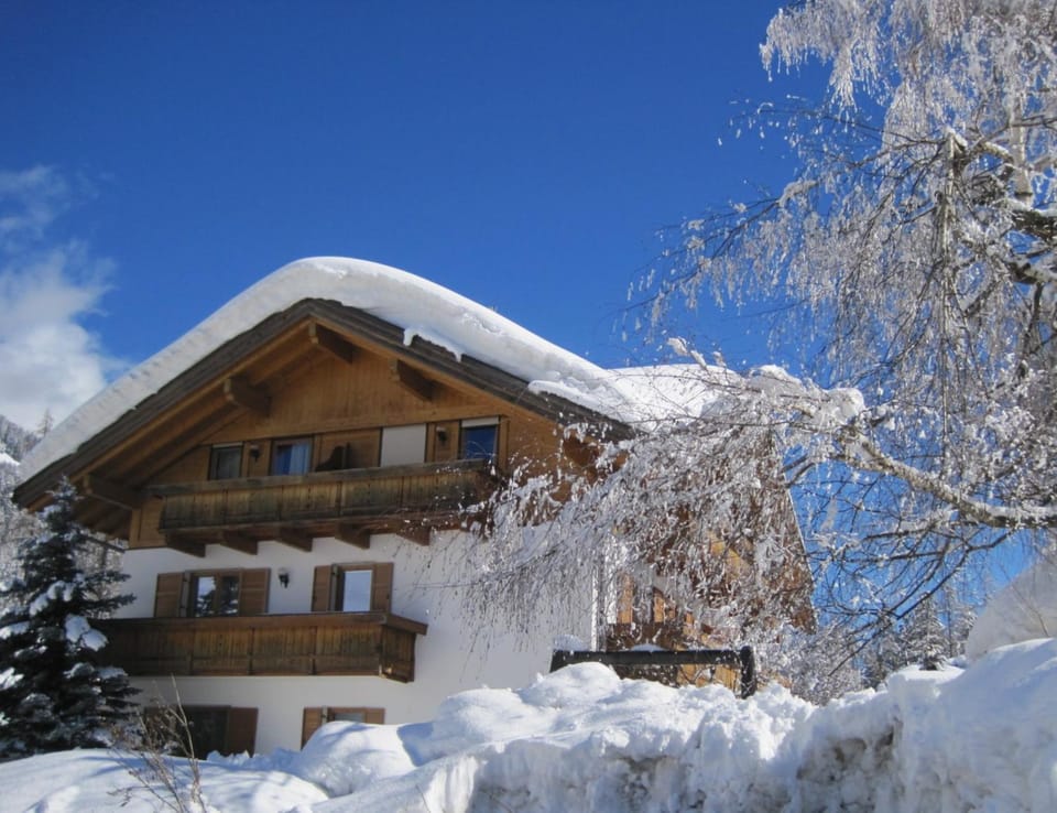 Property building, Facade/entrance, Winter