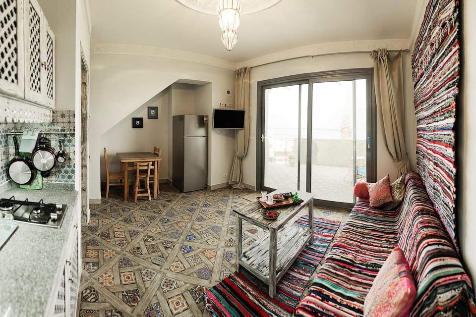 Communal lounge/ TV room, TV and multimedia, Kitchen or kitchenette, Living room, Seating area, Dining area