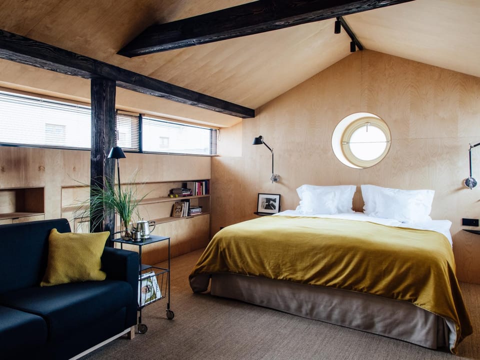 Bed, View (from property/room), Photo of the whole room, Decorative detail, Seating area, Bedroom, On site
