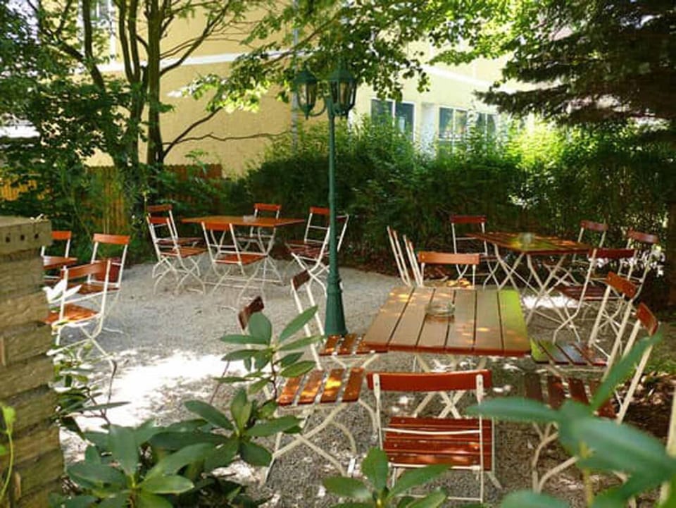 Restaurant/places to eat, Balcony/Terrace