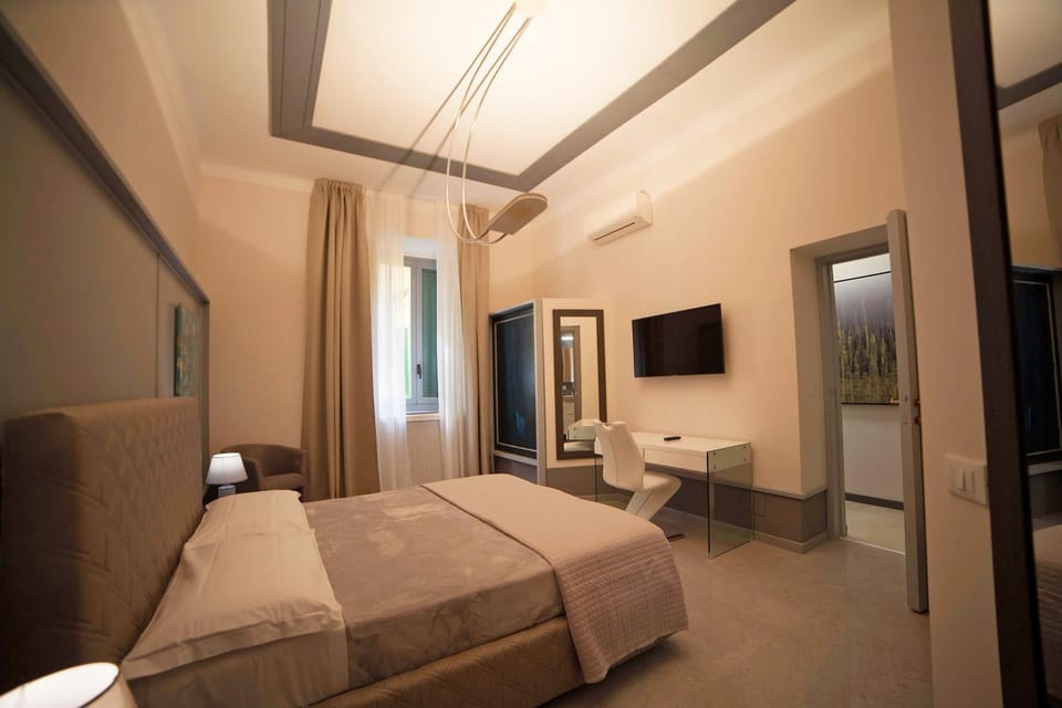 TV and multimedia, Photo of the whole room, Bedroom