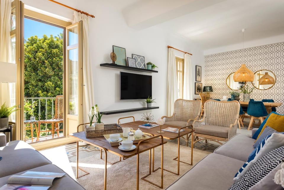 Living room, Dining area