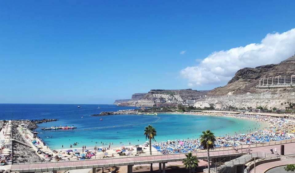 APT with sea view and large swimming pool Apartment in Puerto Rico de Gran Canaria