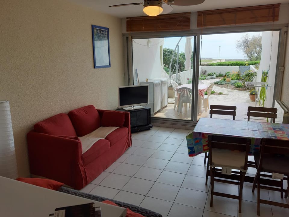 Communal lounge/ TV room, Living room, Seating area, Dining area