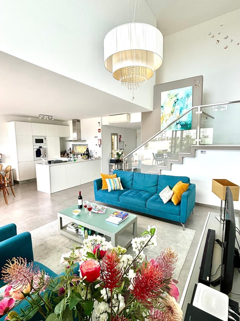 Property building, Kitchen or kitchenette, Living room, Seating area