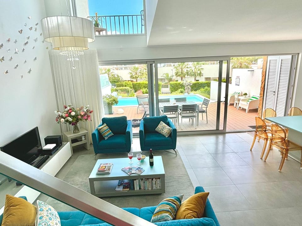 Balcony/Terrace, Living room, Seating area, Dining area