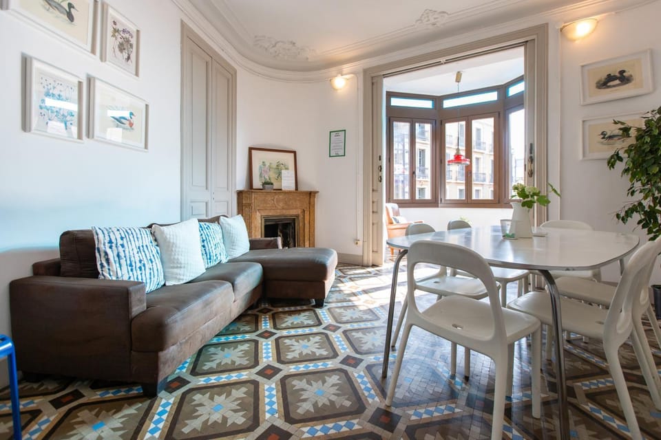 Solarium, Living room, Seating area, Dining area