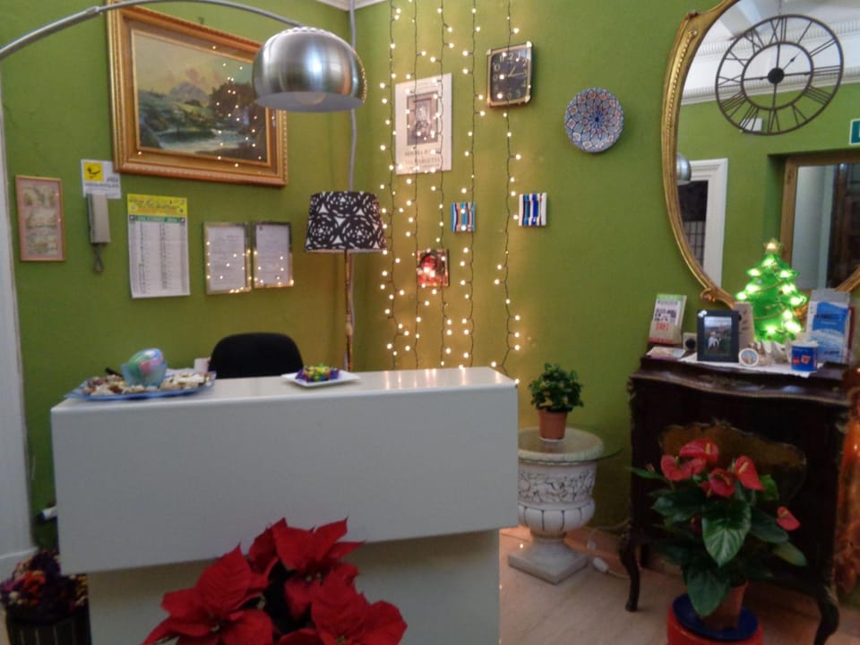 Hotel Giamaica for Girls & Ladies Only Hotel in Rome