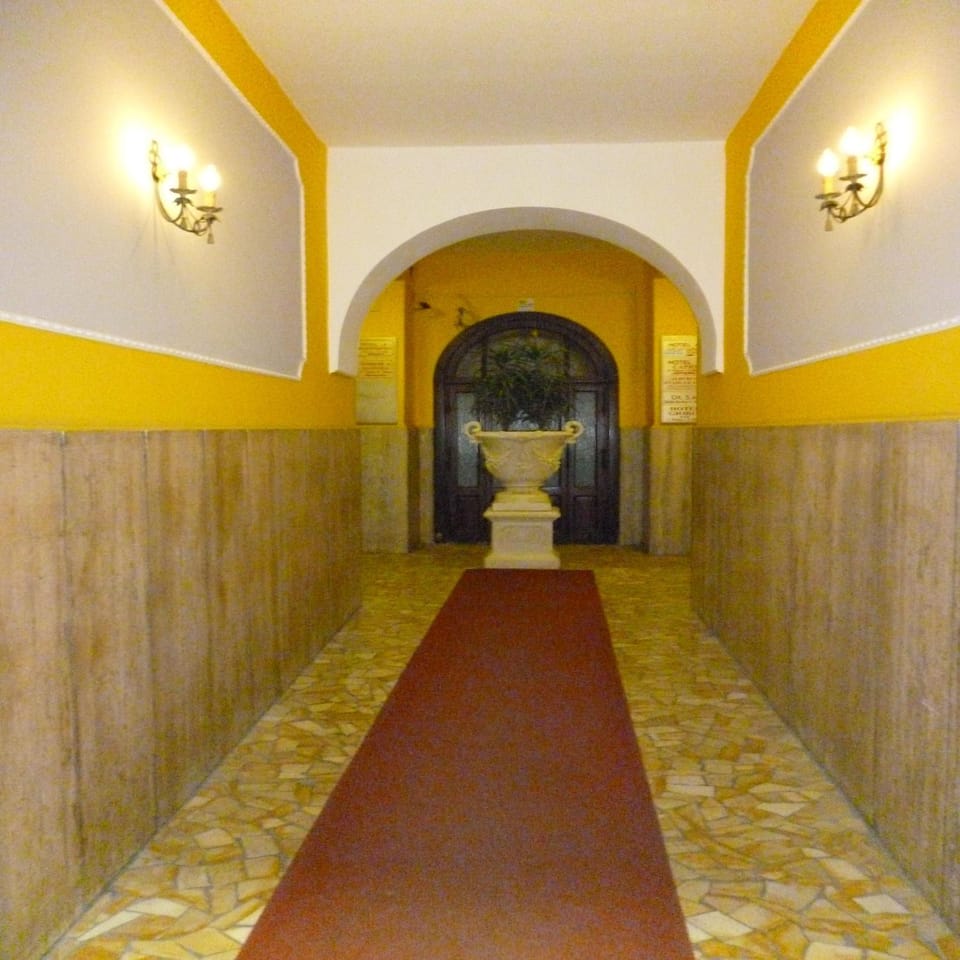 Hotel Giamaica for Girls & Ladies Only Hotel in Rome