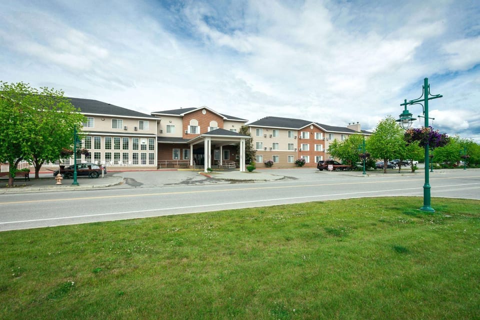 Property building, Day, Location, Parking