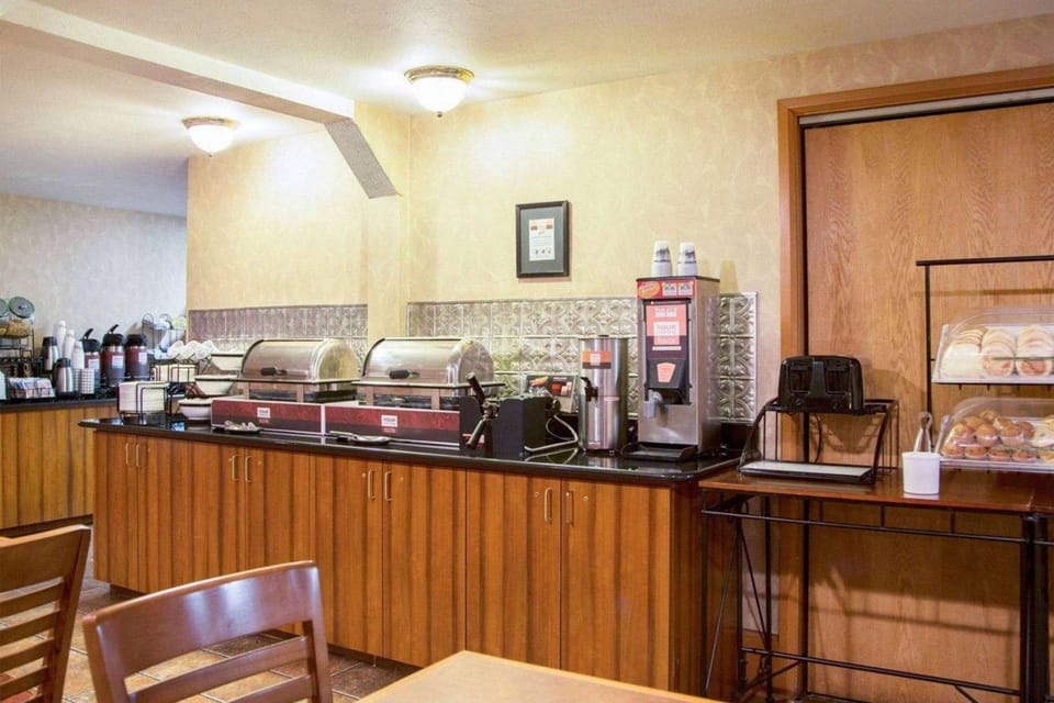 Coffee/tea facilities, Food and drinks, Food, Breakfast