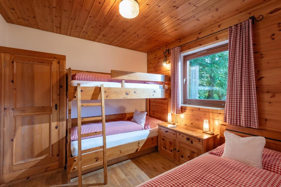 Photo of the whole room, bunk bed