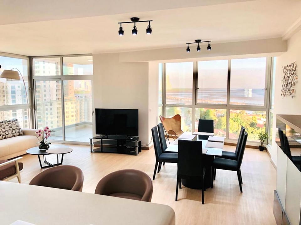 TV and multimedia, Living room, Seating area, Dining area