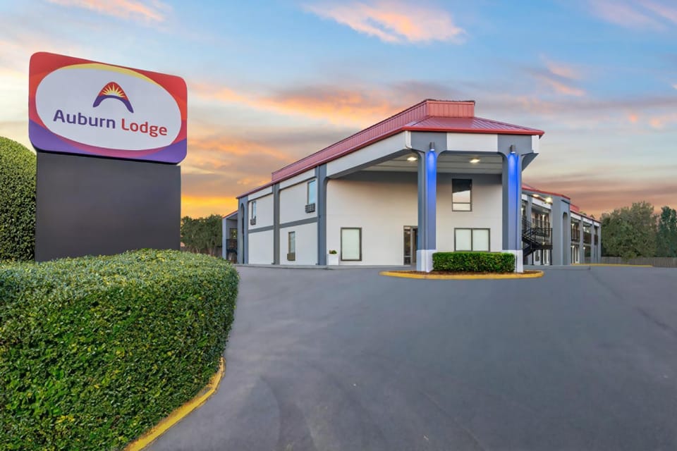 Property building, Facade/entrance, Property logo or sign, Time of day, Sunset, Parking