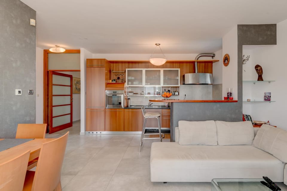 Kitchen or kitchenette, Living room