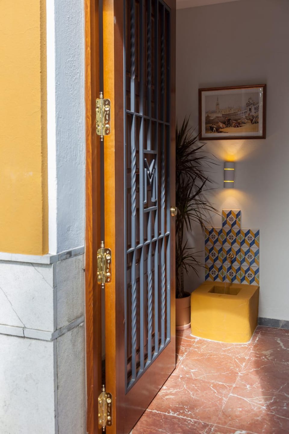 Facade/entrance