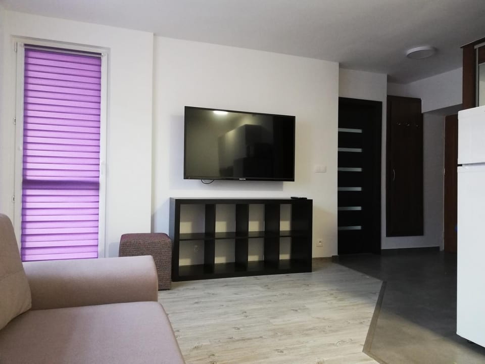 Communal lounge/ TV room, TV and multimedia, Living room, Seating area