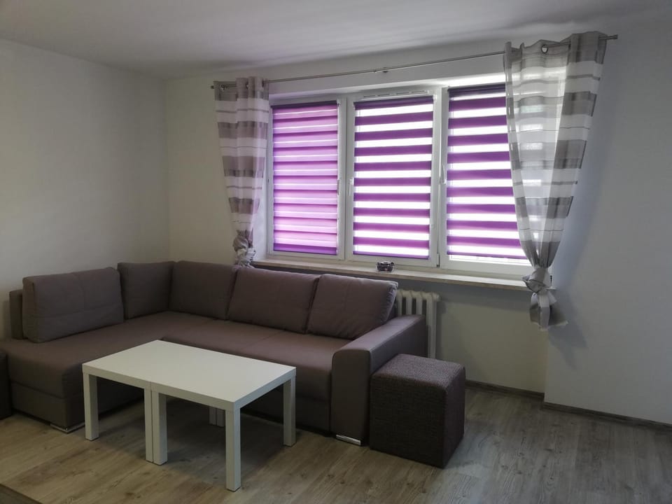 Bed, TV and multimedia, Living room, Seating area, Dining area, Bedroom