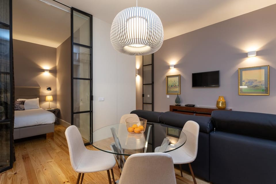 Communal lounge/ TV room, TV and multimedia, Living room, Decorative detail, Seating area, Dining area, hair dresser