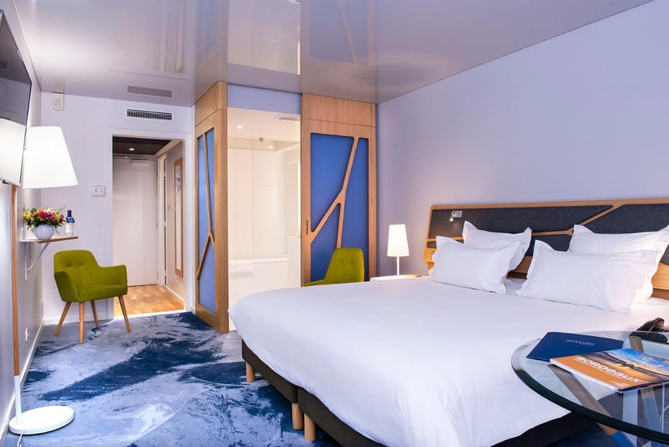 Bed, Photo of the whole room, Bedroom, air conditioner