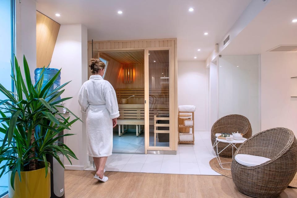 People, Sauna, Spa and wellness centre/facilities