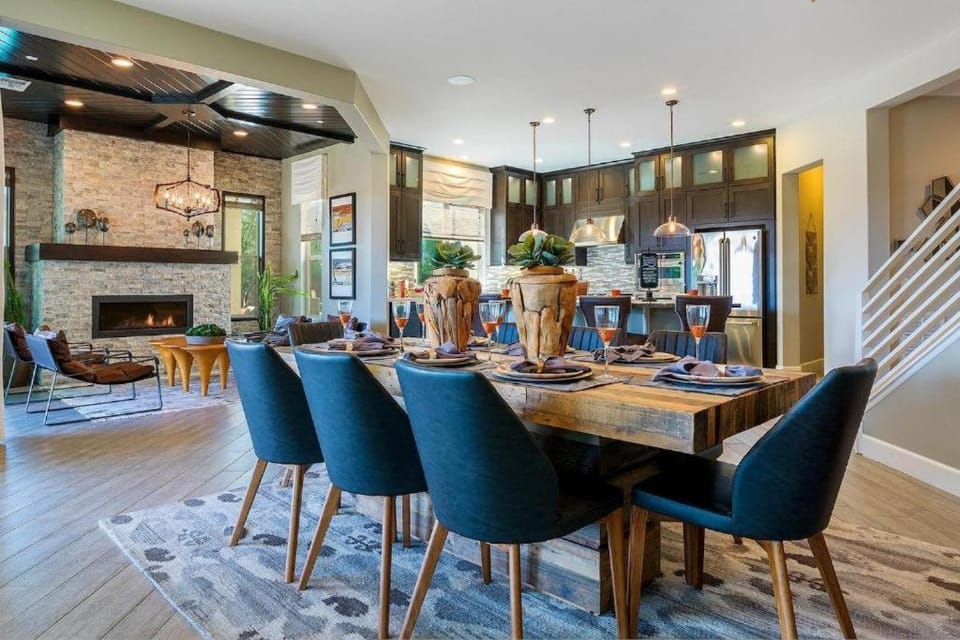Seating area, Dining area