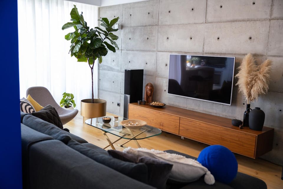 Communal lounge/ TV room, TV and multimedia, Living room, Seating area, Evening entertainment