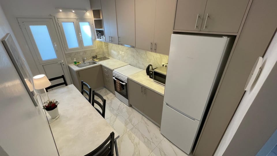 Kitchen or kitchenette, Dining area, minibar, pet friendly, stove
