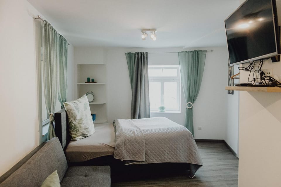 Photo of the whole room, Bedroom