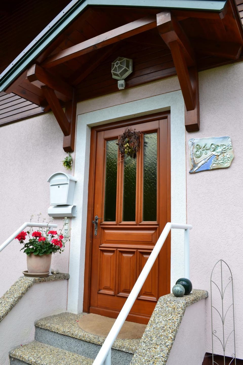 Facade/entrance