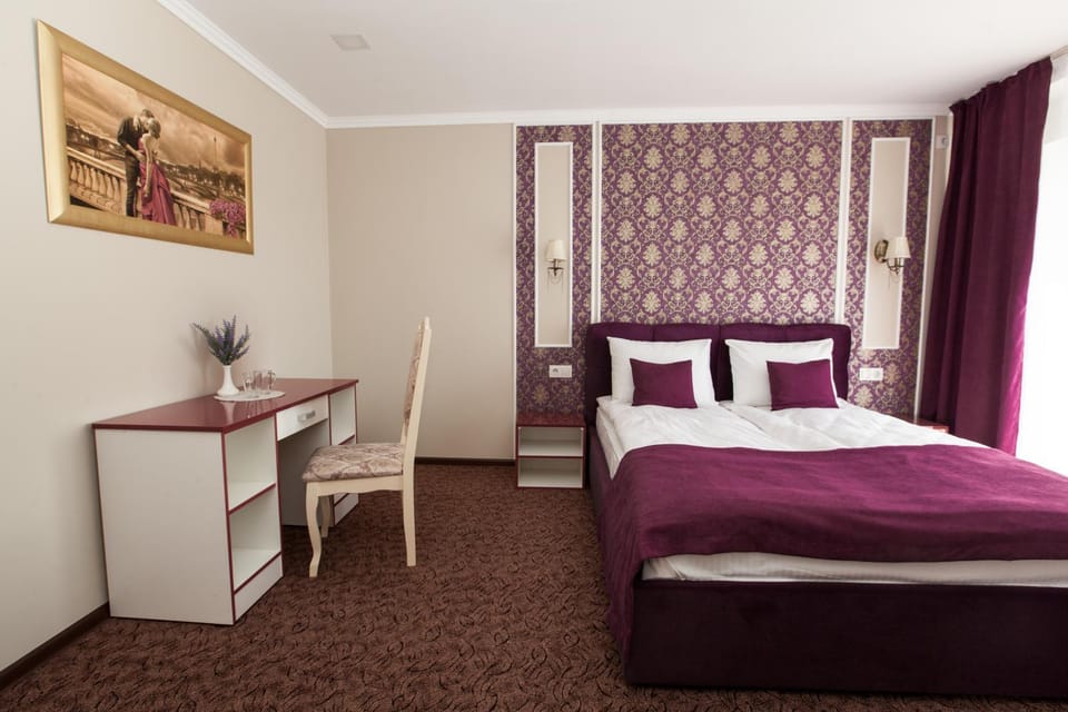Bed, Photo of the whole room, Decorative detail