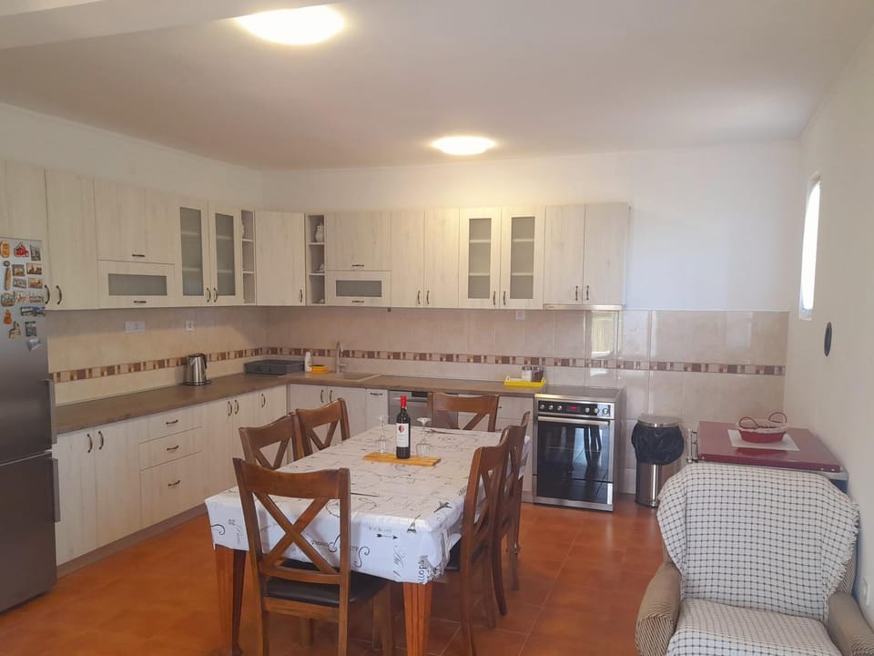 Kitchen or kitchenette, Seating area, Dining area, dishwasher, oven, stove